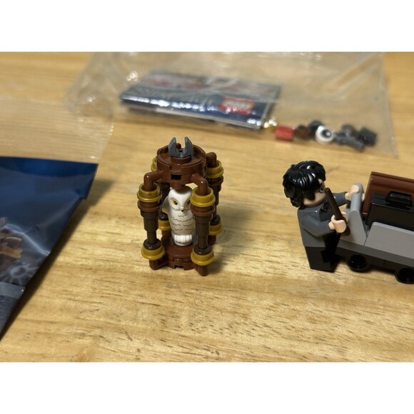 LEGO Harry Potter: Harry's Journey to Hogwarts (30407) - Picture 2 of 5